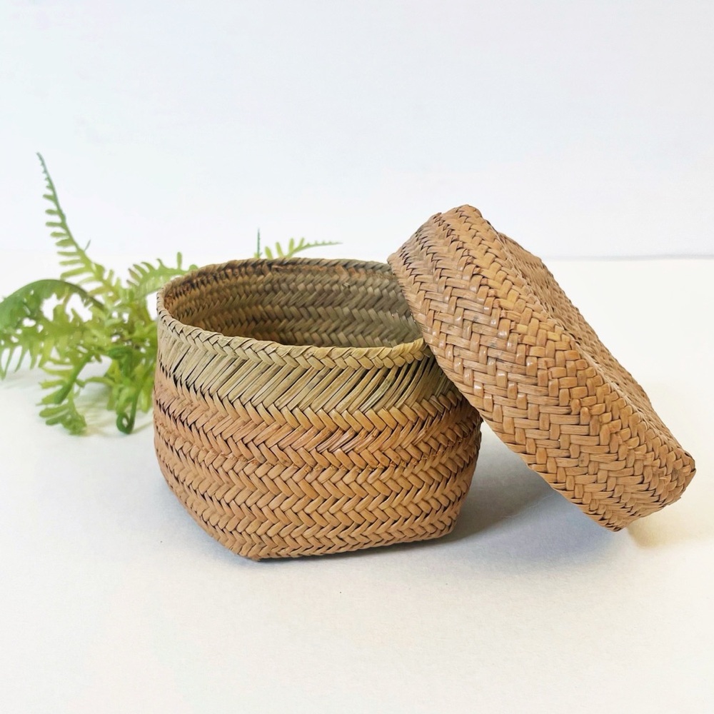 Boho Handmade Tarahumara Indian Pine Needle Singleweave Lidded Basket